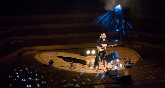 Jarek na koncertu v Bruselu, foto:Jacko (strnky J.Nohavici)